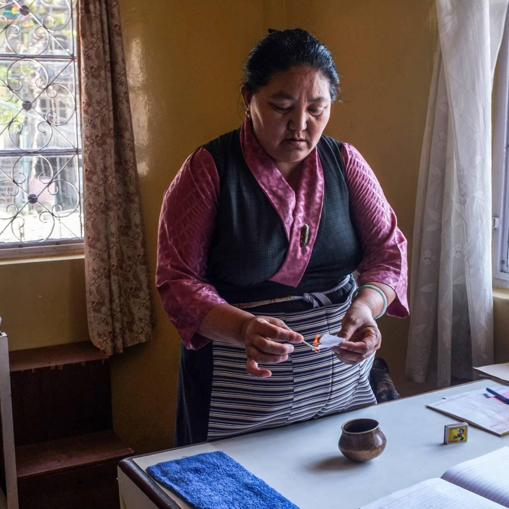 Au pays du Dalaï Lama, une médecine alternative millénaire