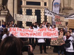 Mardi, les étudiants en soins infirmiers dans la rue