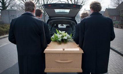 Corps inversés au funerarium: une femme incinérée à la place d’une autre