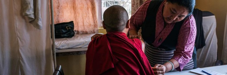 Au pays du Dalaï Lama, une médecine alternative millénaire