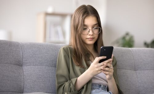 Une étude pour prévenir l’usage problématique d’internet chez les adolescents