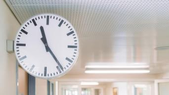 Travail en 12 heures à l’hôpital : plus de risques et peu d’avantages ?
